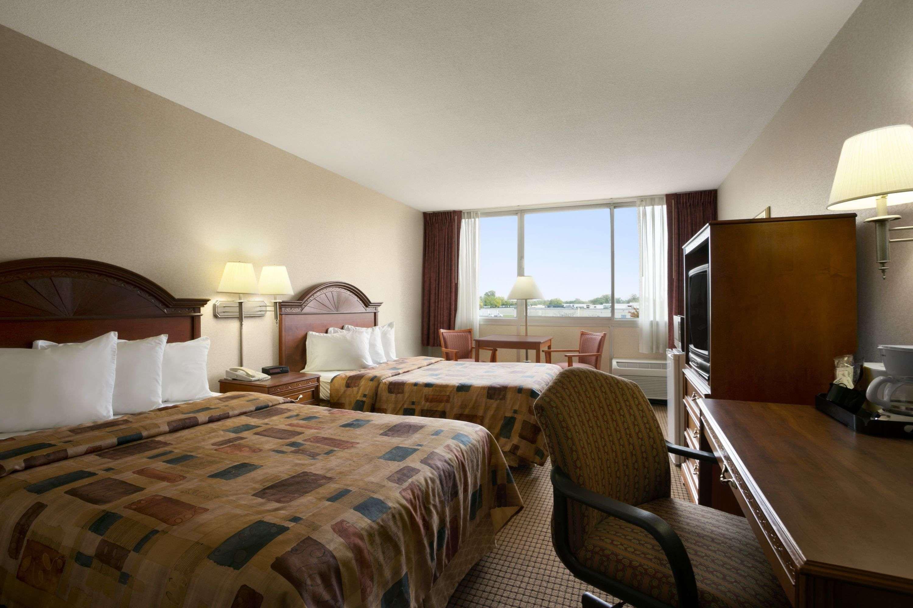 Days By Wyndham Oh Hotel Sidney