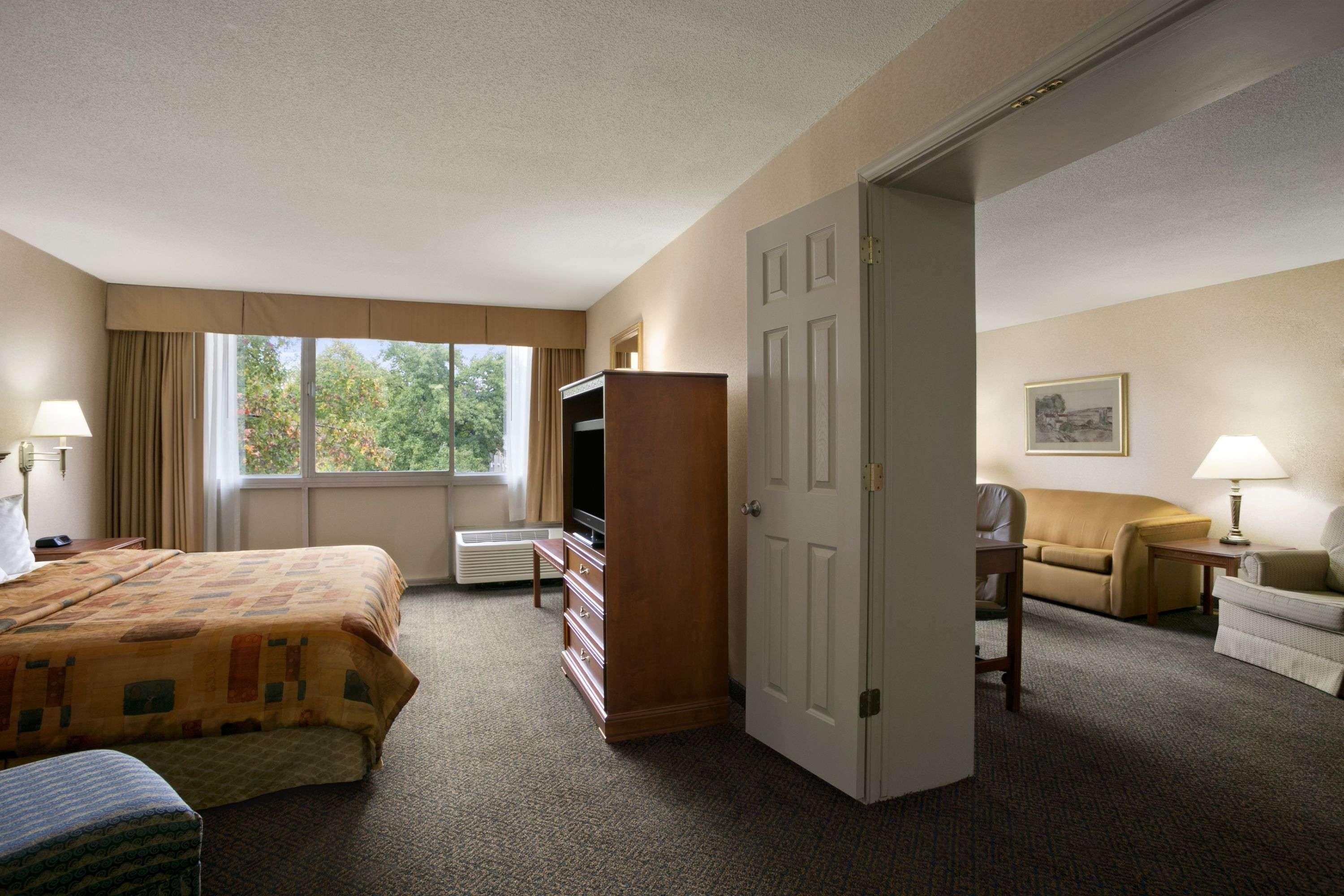 Hotel Days By Wyndham Oh 2*