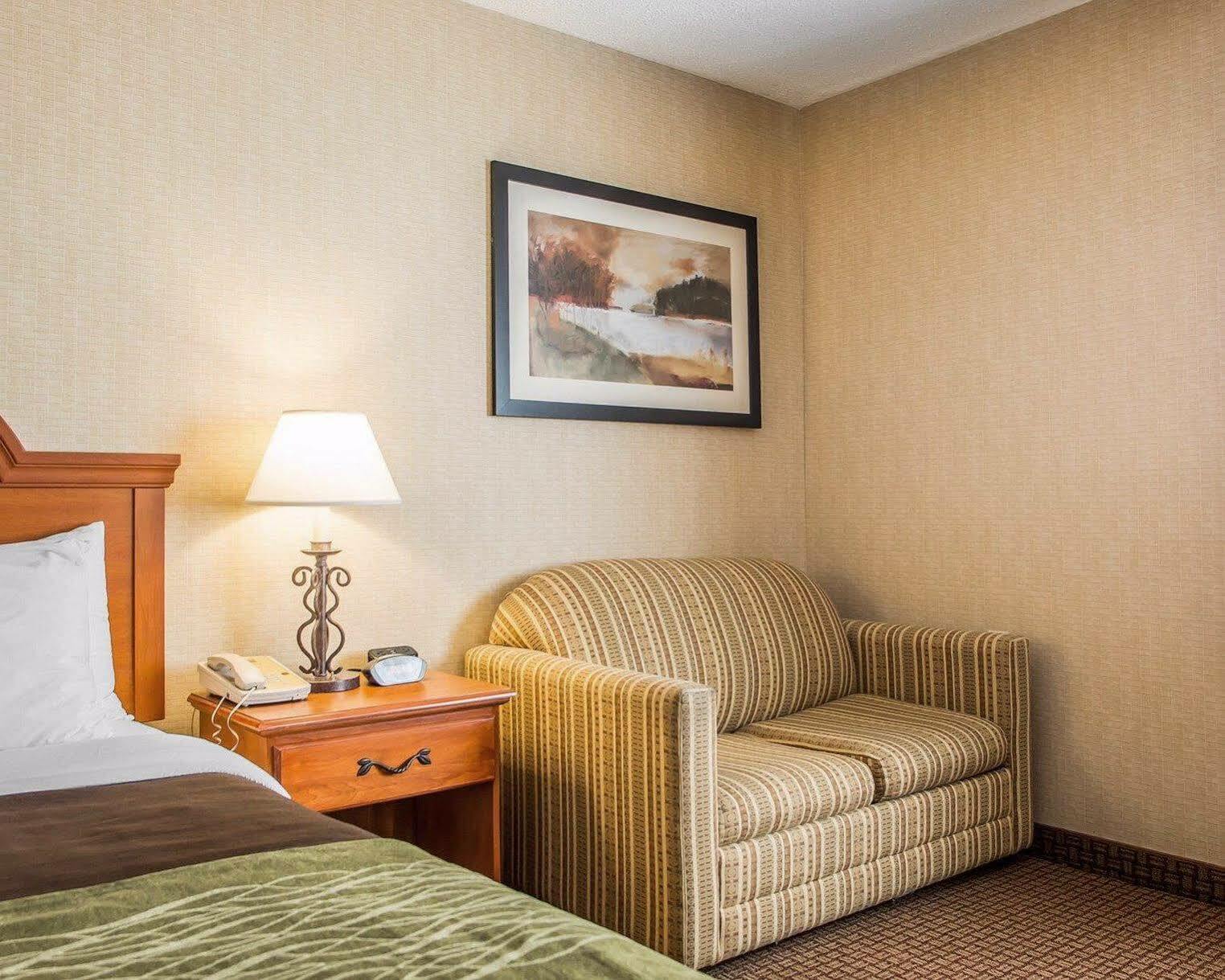 Days By Wyndham Oh Hotel Sidney