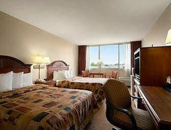 Days By Wyndham Oh Hotel Sidney